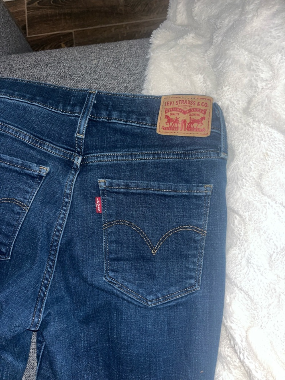 Women's Levi Bootcut Jeans - Picture 3 of 4
